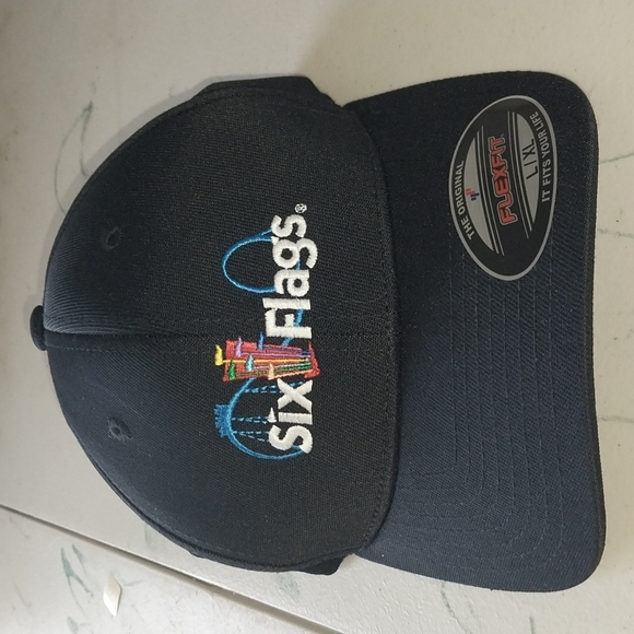Six Flags Hat Fitted - Picture 3 of 4